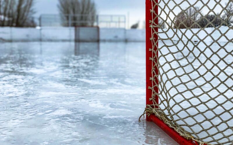 Hockeyrink utomhus med två mål